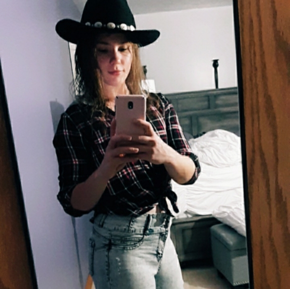 Meet your Posher, Marlene - Picture 3 of 4